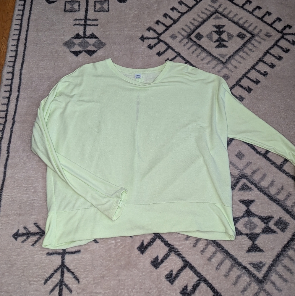 Active long sleeve with back slit